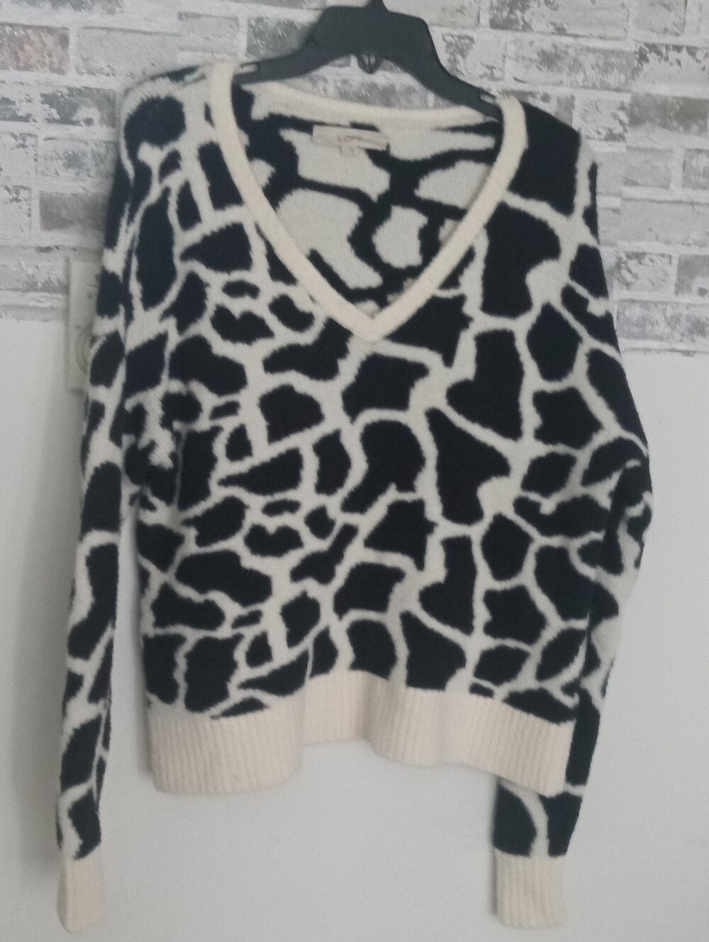 LOFT Black and Cream V-Neck Patterned Sweater